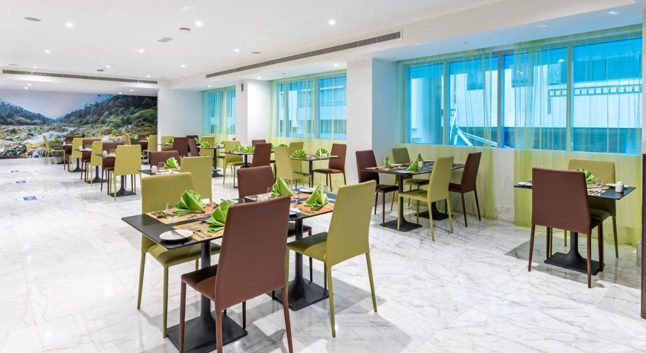 Gravity Hotel Abu Dhabi Bagian luar foto